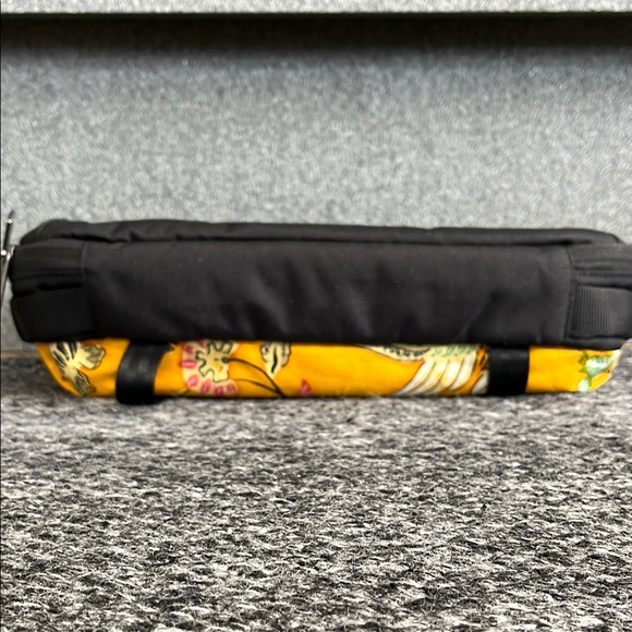 Ethnotek Somanya Sling bag - for tablet/small laptops - Picture 5 of 9